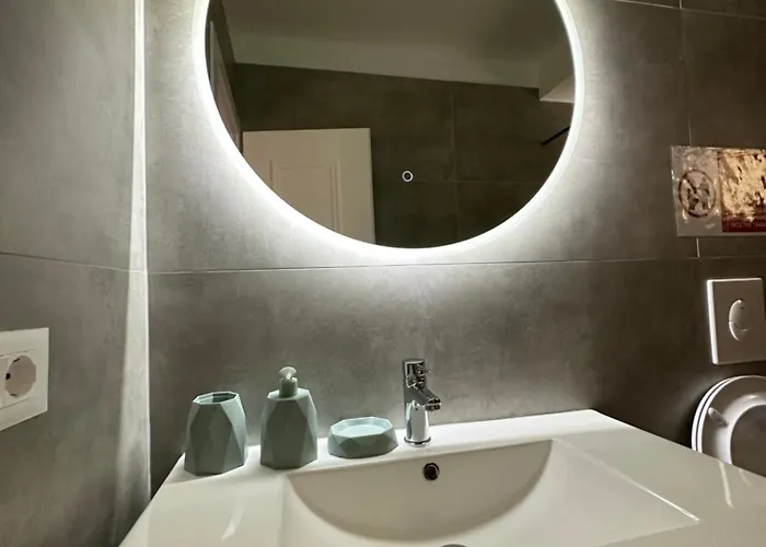 Luxury Center * تيرانا