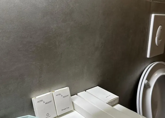 Luxury Center تيرانا