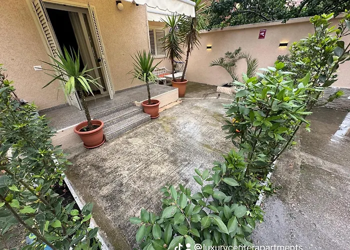 Luxury Center * تيرانا