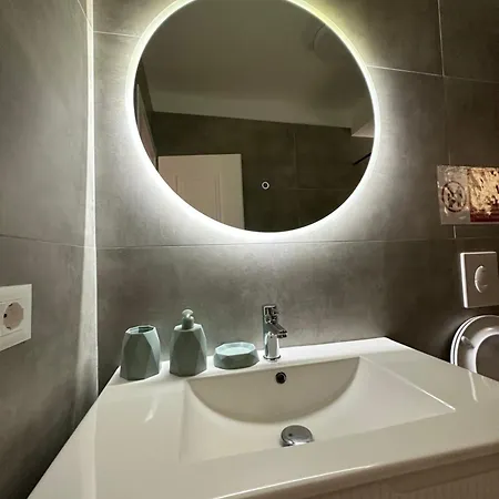 Luxury Center * ティラナ