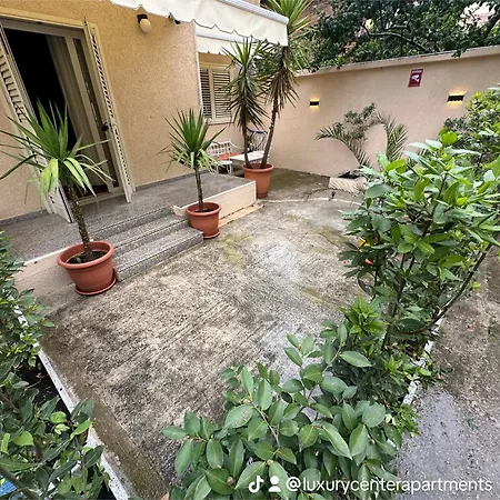 Luxury Center * ティラナ